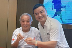 夏伯渝
中国残疾人登顶珠峰第一人